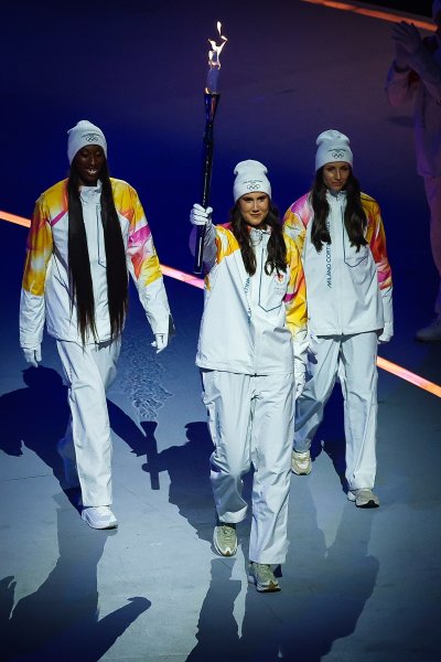 Церемонията по откриване на Зимните олимпийски игри в Милано Кортина1