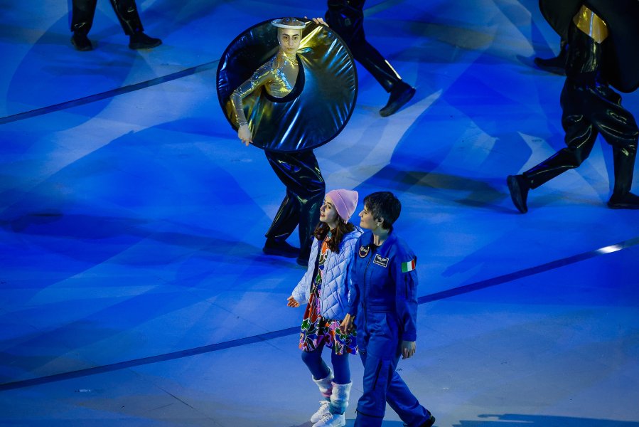 Церемонията по откриване на Зимните олимпийски игри в Милано Кортина1