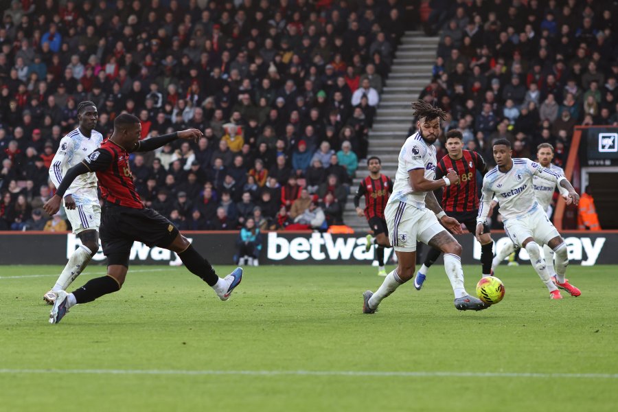 Борнемут Астън Вила1