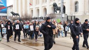 Пореден протест на близки на загинали при катастрофи пред Съдебната