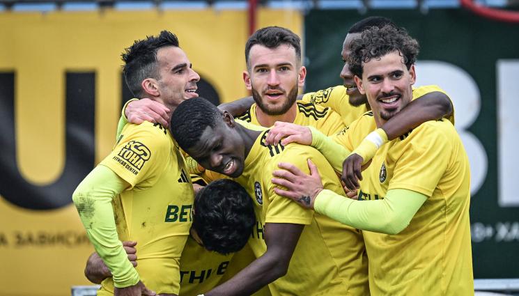 Футбол - Ясен издуха облаците над Добруджа с шумно 3:0 над пряк конкурент за оцеляване