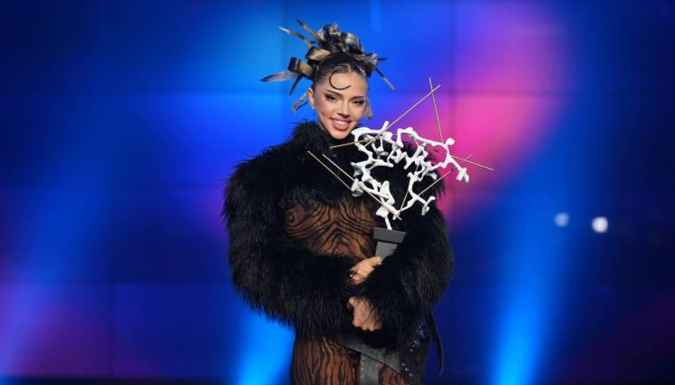 дара - Всички обичат Дара, дори с омраза