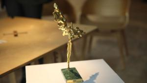 икар статуетка награда