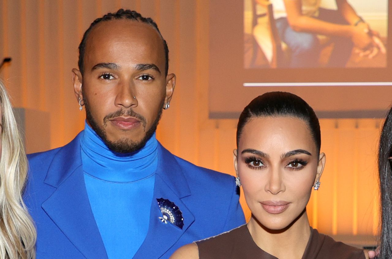 Четец по устните разкри какво каза Луис Хамилтън на Ким Кардашиян на Супербоул