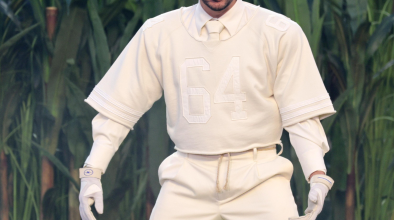 Отрекоха спекулациите, че Bad Bunny е подарил наградата си "Грами" на дете-имигрант