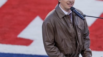 Charlie Puth почете Whitney Houston с изпълнението си на Супербоул