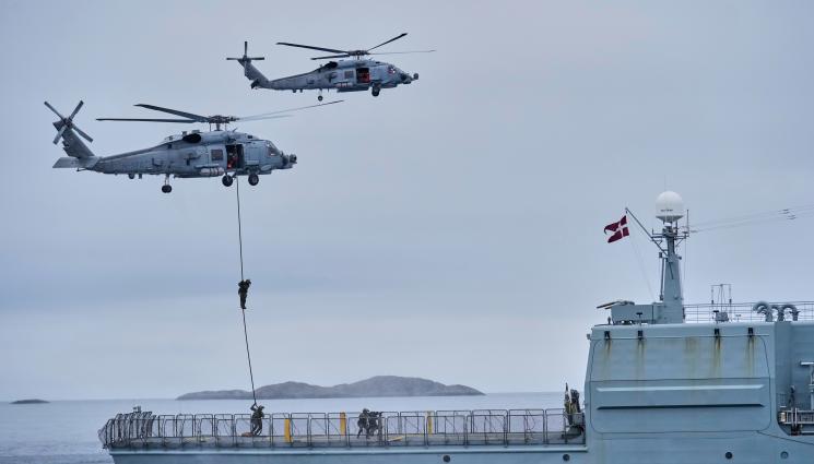 кораб дания - НАТО праща „Арктически страж“ заради апетитите на Тръмп към Гренландия