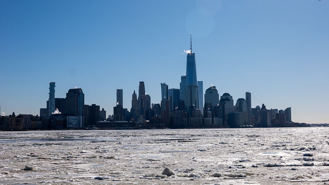 Студ скова Ню Йорк, 18 души починаха