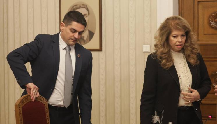 радостин василев Йотова - КОНСУЛТАЦИИТЕ ПРИ ЙОТОВА: Радостин Василев поиска оставката на президента! 