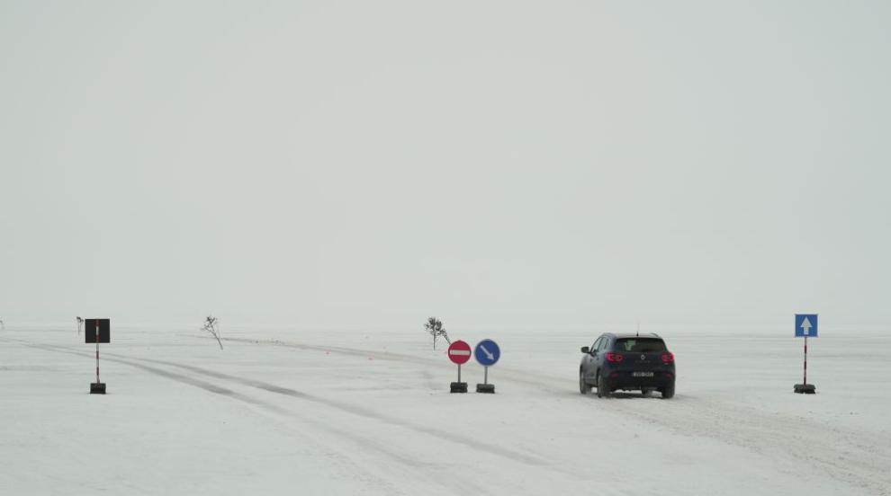 20 км върху лед: Естония отвори път по замръзнало море (ВИДЕО)