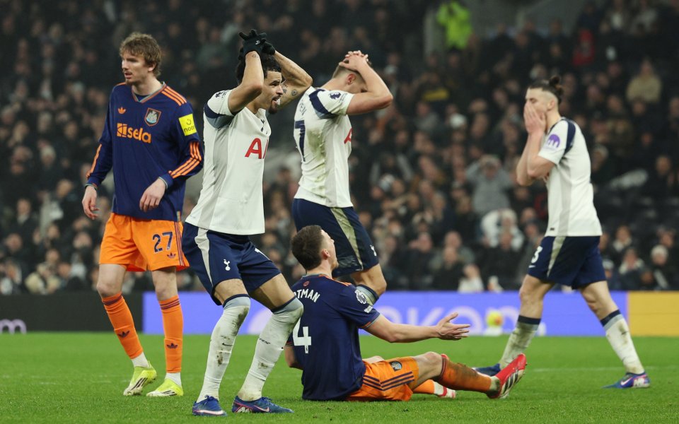 Нюкасъл замеси сериозно Тотнъм в битката за оцеляване