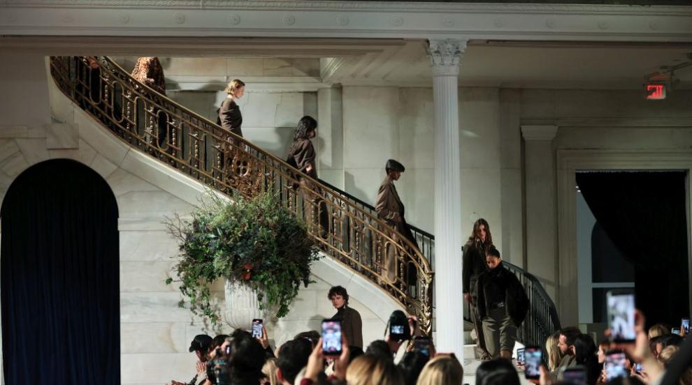 Елегантност в тъмни тонове: Ralph Lauren с впечатляваща колекция есен/зима 2026 (ГАЛЕРИЯ)