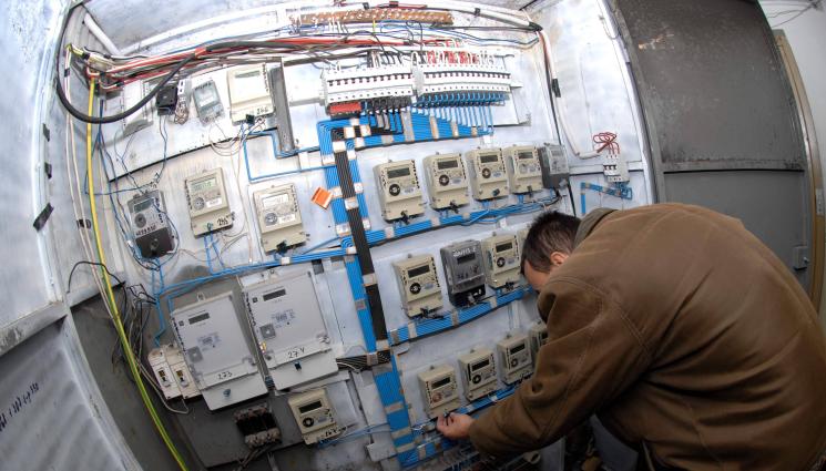 с - Според проект на наредба: Енергийно бедни - с доход под 390 евро