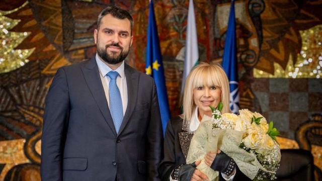 Лили Иванова получи почетен знак „Златна лаврова клонка“ – най-високото отличие на МВнР (СНИМКИ)