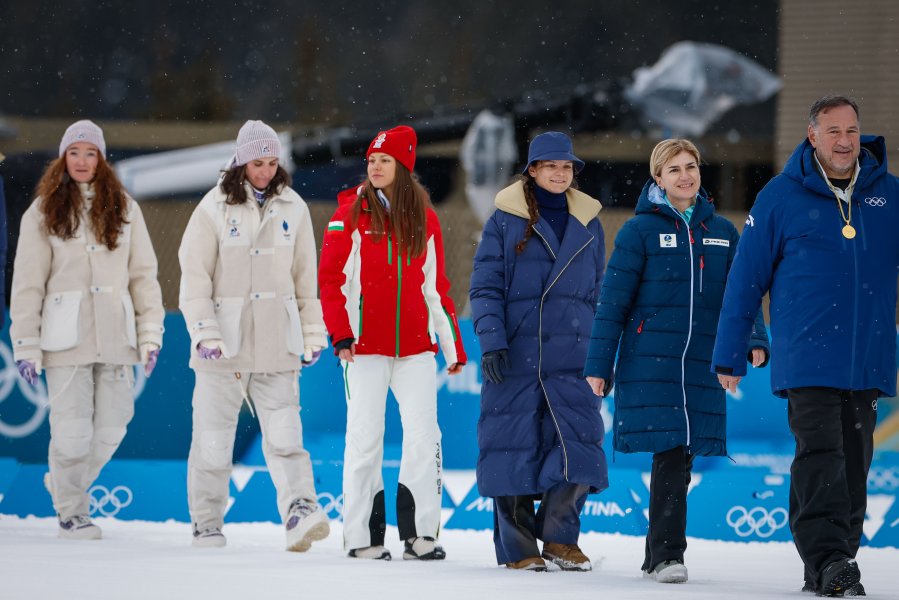 Награждаване на Лора Христова след бронзовото отличие на Зимните олимпийски1