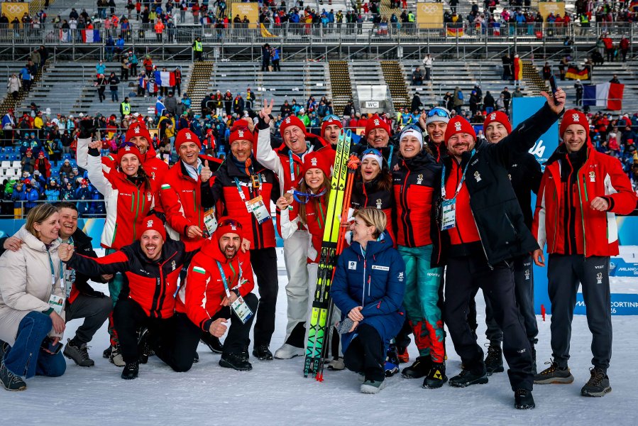 Награждаване на Лора Христова след бронзовото отличие на Зимните олимпийски1