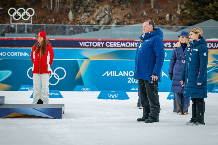 Награждаване на Лора Христова след бронзовото отличие на Зимните олимпийски1