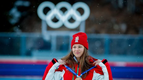 Награждаване на Лора Христова след бронзовото отличие на Зимните олимпийски