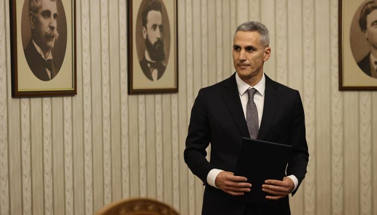 андрей гюров илияна йотова - Гюров: Не съм зависим от нито една партия!