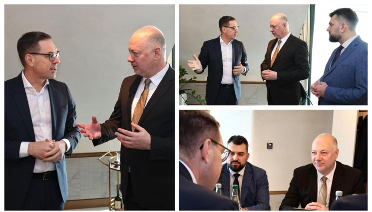 а - Росен Желязков и ръководството на 