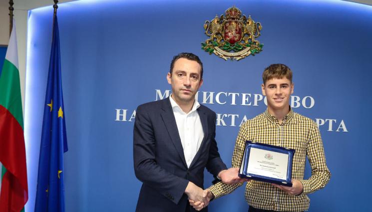 Димитър Кисимов - Иван Пешев награди Димитър Кисимов