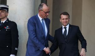 <p>Мерц и Макрон водят &bdquo;поверителни разговори&ldquo;</p>