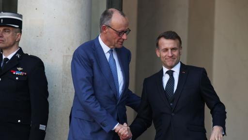 <p>Мерц и Макрон водят &bdquo;поверителни разговори&ldquo;</p>