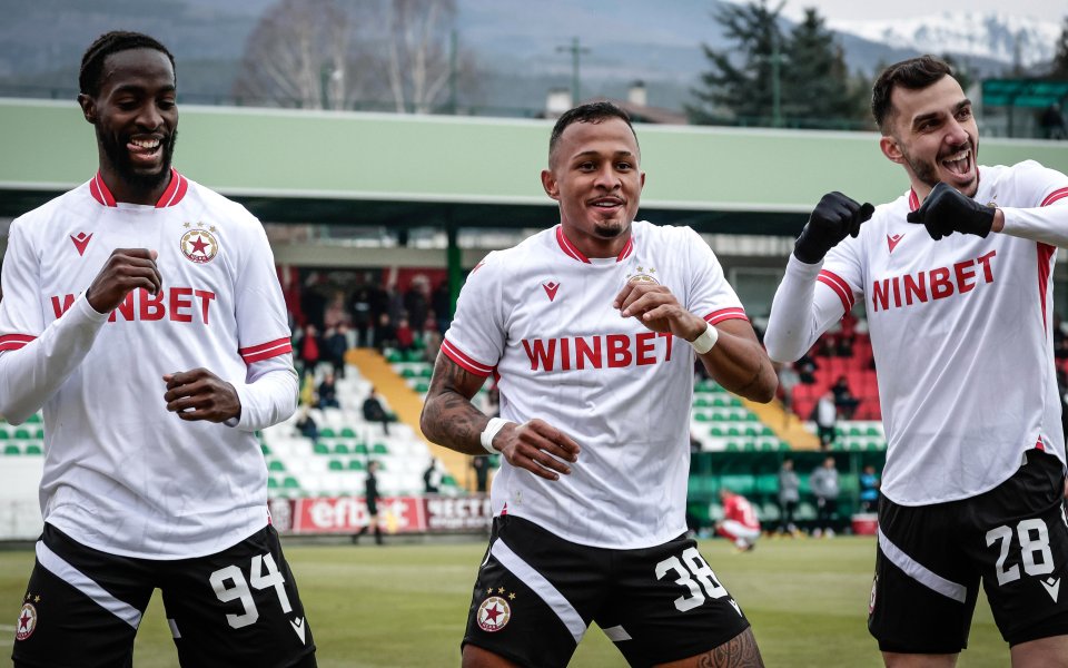 Прагматичен ЦСКА отново взе „червеното“ дерби и вече диша във врата на ЦСКА 1948