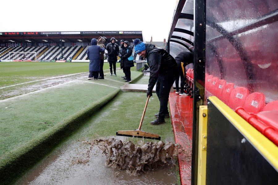 Гримсби Таун Уулвърхeмптън Уондърърс1