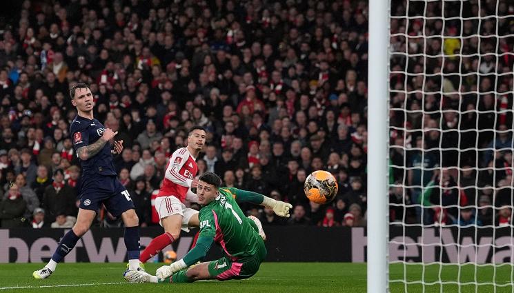 Арсенал - Арсенал се класира напред за ФА Къп след 4 гола за 16 минути