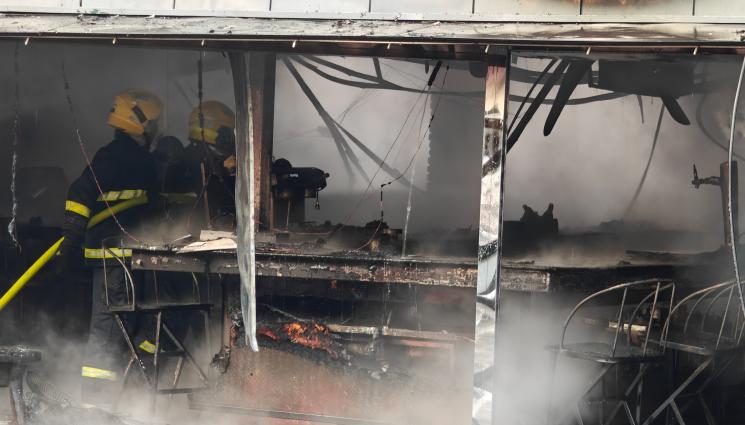 sa - ОГНЕН АД НА ПЛАЖА В НЕСЕБЪР: Пожар изпепели заведение, пламъците са засегнали и второ