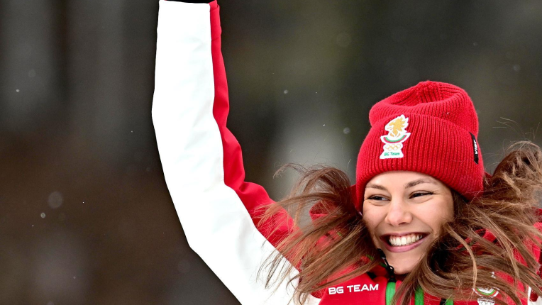 Снежната принцеса от Троян: Лора Христова, която омагьоса Милано-Кортина 2026