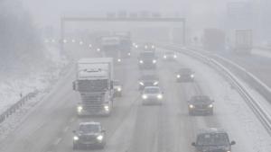 Натовареният мост над река Рейн в западния германски град Леверкузен