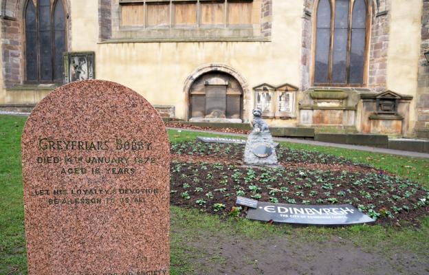 куче паметник