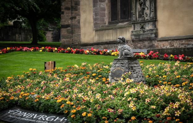 куче паметник