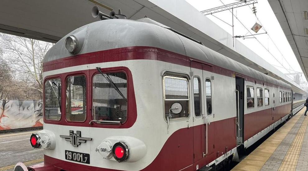 Мартеничка на релси: Празнична ретро мотриса ще пътува от София до Банкя на 1 март