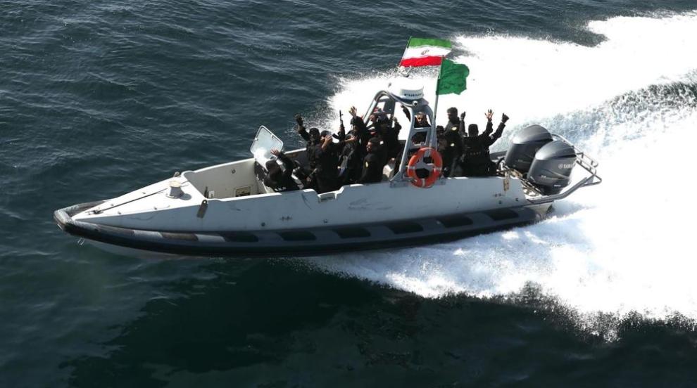 Иран започна военни учения в Ормузкия проток