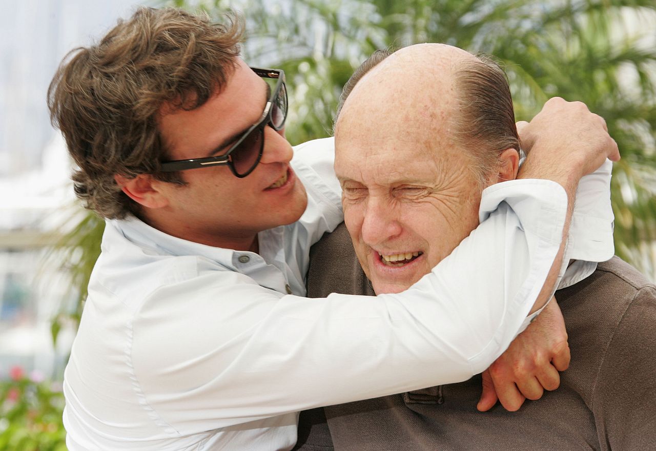 <p>Легендарният актьор Робърт Дювал почина в понеделник на 95-годишна възраст. Той беше известен с участието си в редица високо оценени от критиката проекти през холивудската си кариера, включително шедьоврите &bdquo;Кръстникът&ldquo; и &bdquo;Апокалипсис сега&ldquo;.</p>