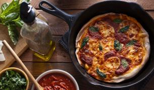 Мързелива пица за 10 минути: Рецепта в тиган, която „взриви“ социалните мрежи
