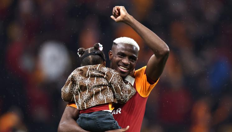 Галатасарай - Галатасарай унижи Ювентус