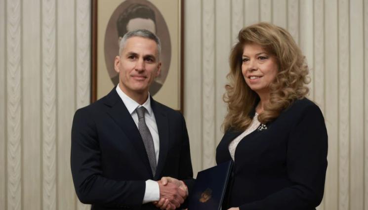 Йотова и Гюров - КАБИНЕТЪТ „ГЮРОВ“: Бъдещият служебен премиер представя кабинета си пред президента