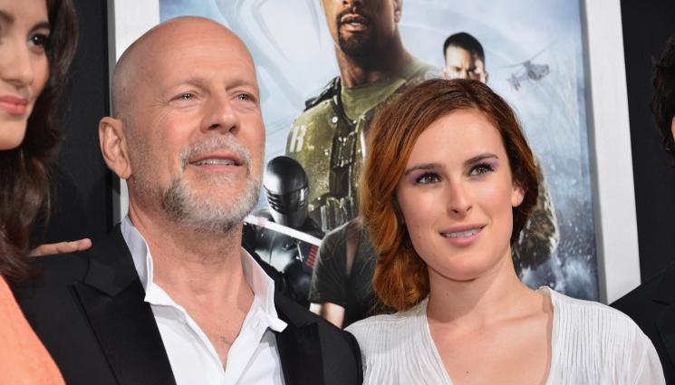 брус румър - Щерката на Брус Уилис работи на 4 места!