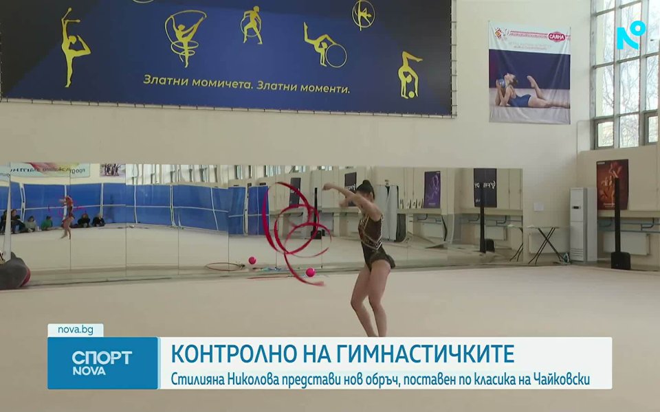 Стиляна Николова плени с ново съчетание с обръч