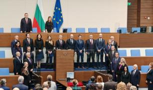 <p>Кабинетът "Гюров" положи клетва в Народното събрание</p>