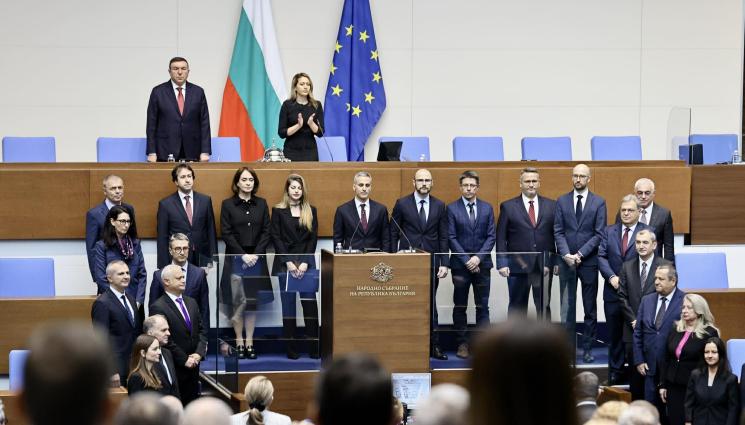 а - В НАРОДНОТО СЪБРАНИЕ: Служебният кабинет на Андрей Гюров положи клетва (СНИМКИ и ВИДЕО)