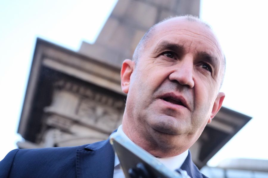 Румен Радев отдаде почит на Васил Левски, докато кабинетът на Андрей Гюров полагаше клетва в Народно събрание на Република България.