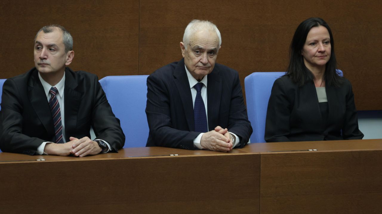 Министрите от служебния кабинет на Андрей Гюров положиха официално клетва пред Народното събрание в присъствието на президента Илияна Йотова.