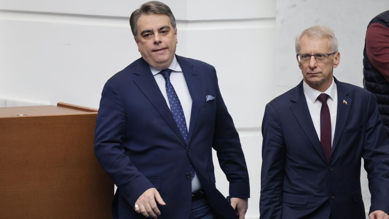 Министрите от служебния кабинет на Андрей Гюров положиха официално клетва пред Народното събрание в присъствието на президента Илияна Йотова.