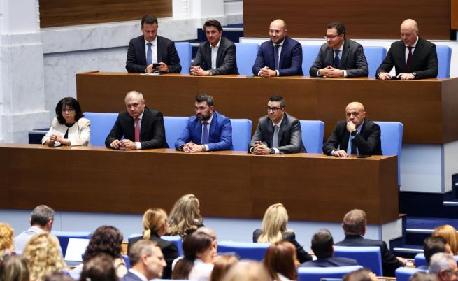 Росен Желязков и единадесет министри от кабинета му се връщат в НС като народни представители