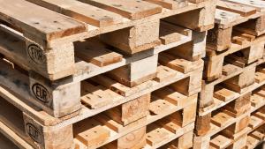 Криминално проявен свогенец открадна шест европалета от рампата на супермаркет